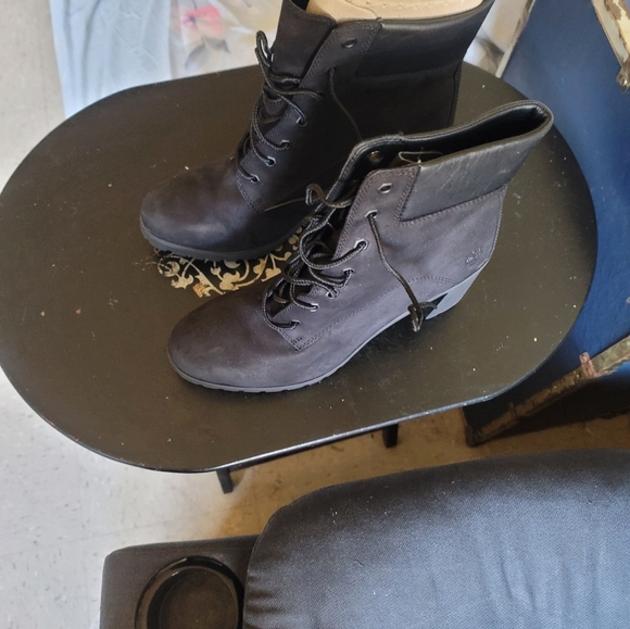 Boots - Picture 2 of 4